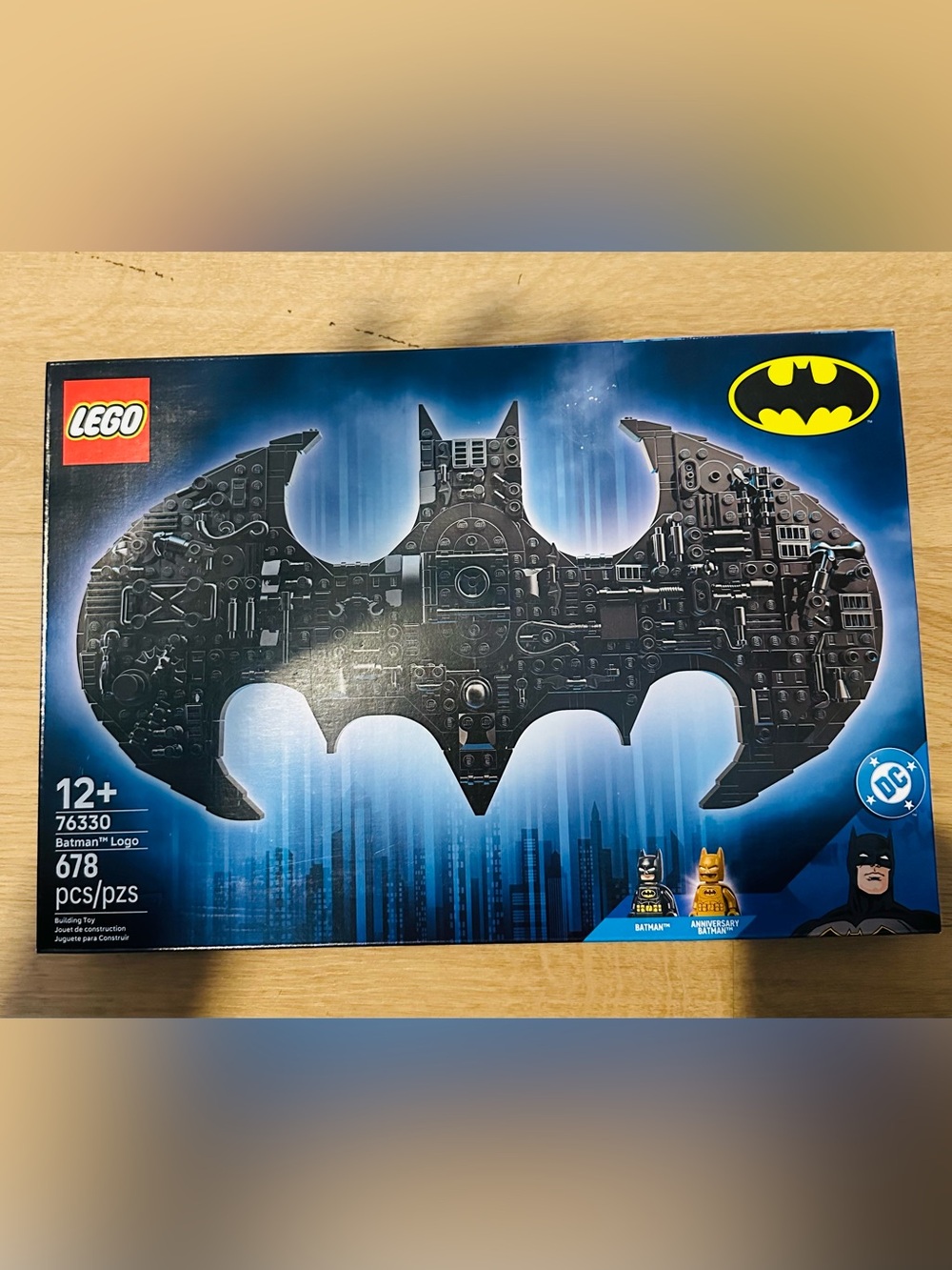 Lego Batman Logo Set 678 Pieces Model 76330 New